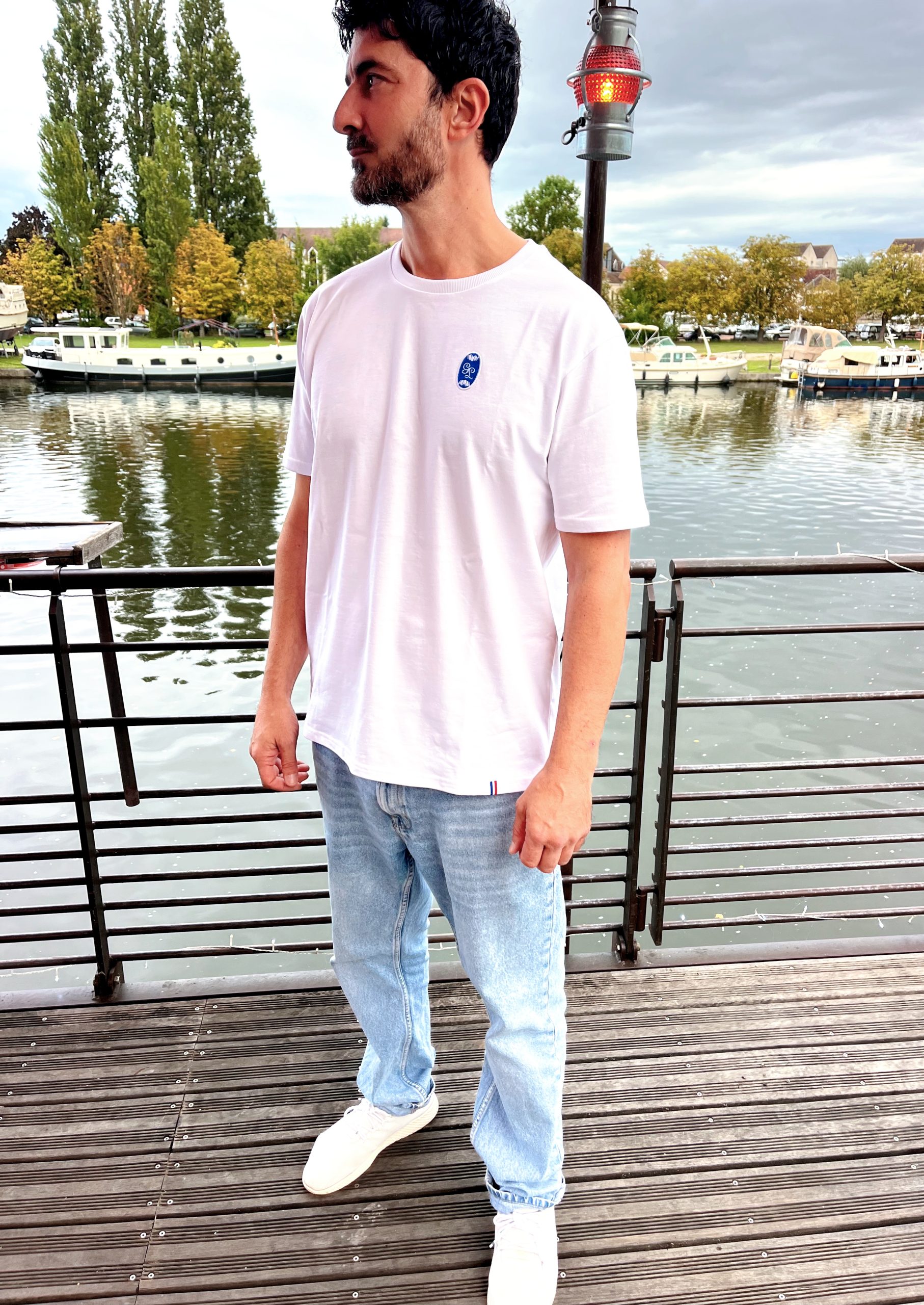 T-shirt homme et femme; unisexe. Coton bio éco-responsable Tristan fabriqué en France. Gaga de L à Auxerre.