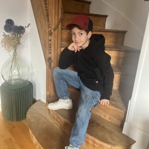 Sweat à capuche enfant éco-responsable en molleton fabriqué en France. Gaga de L à Auxerre.